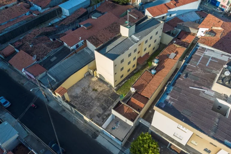 Prédio com 6 apartamentos no Farias Brito, ideal para renda — 412 m², 12 quartos, 8 vagas